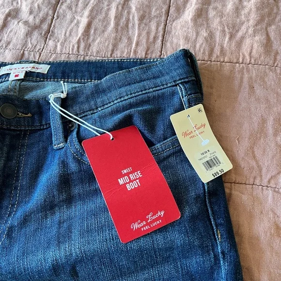 Lucky Brand NWT boot cut jeans size 10 30R Midrise - Picture 3 of 9